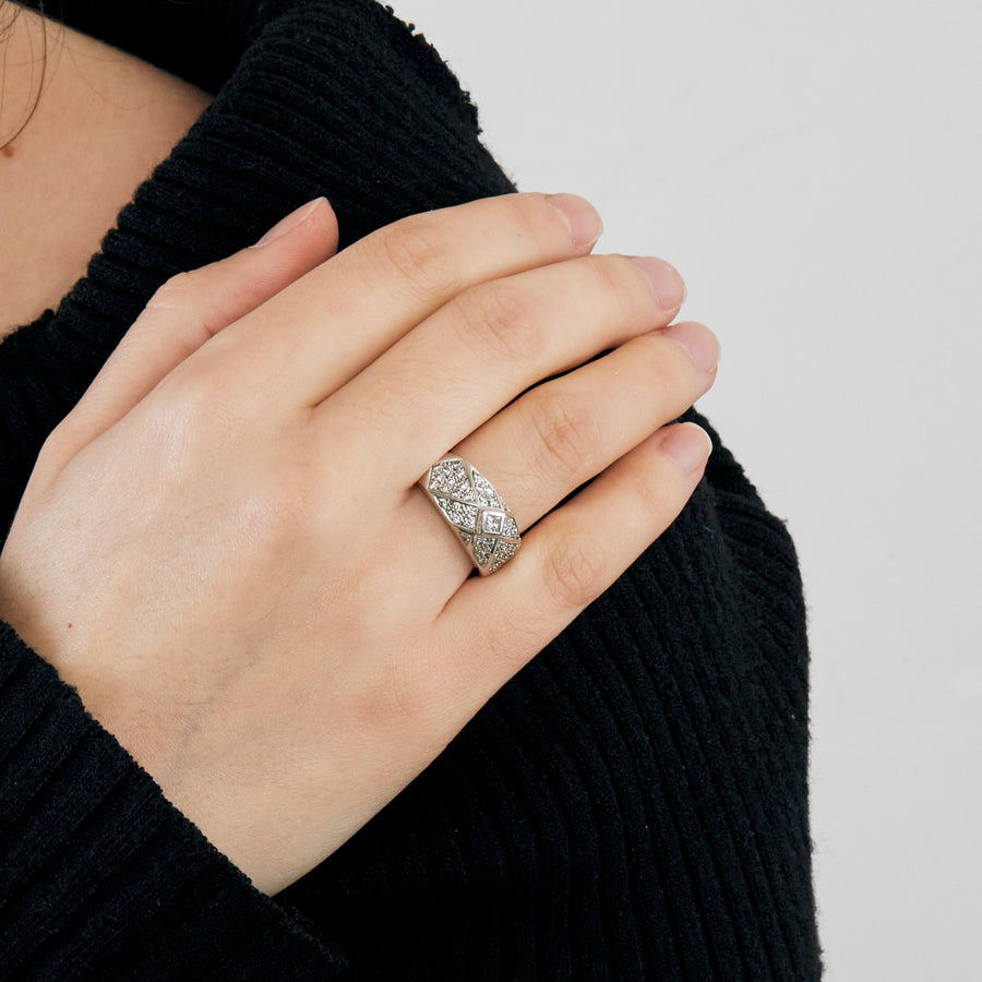 BAGUE OR BLANC ET DIAMANTS.