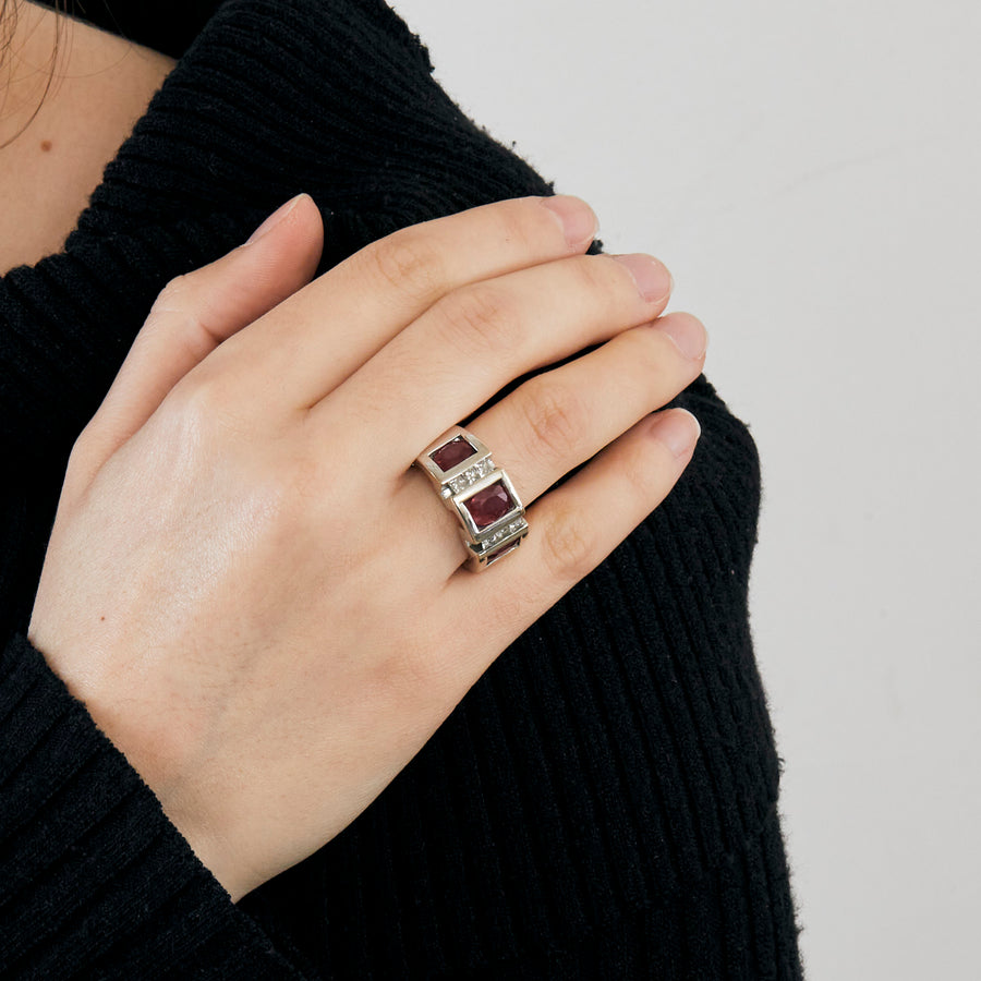 BAGUE OR BLANC DIAMANTS ET RUBIS.