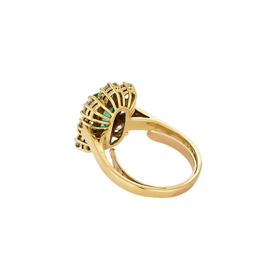BAGUE MARGUERITE OR JAUNE, EMERAUDE ET DIAMANTS