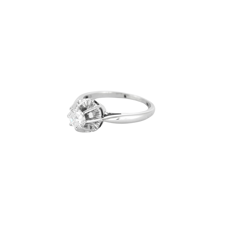 BAGUE SOLITAIRE OR BLANC ET DIAMANTS.